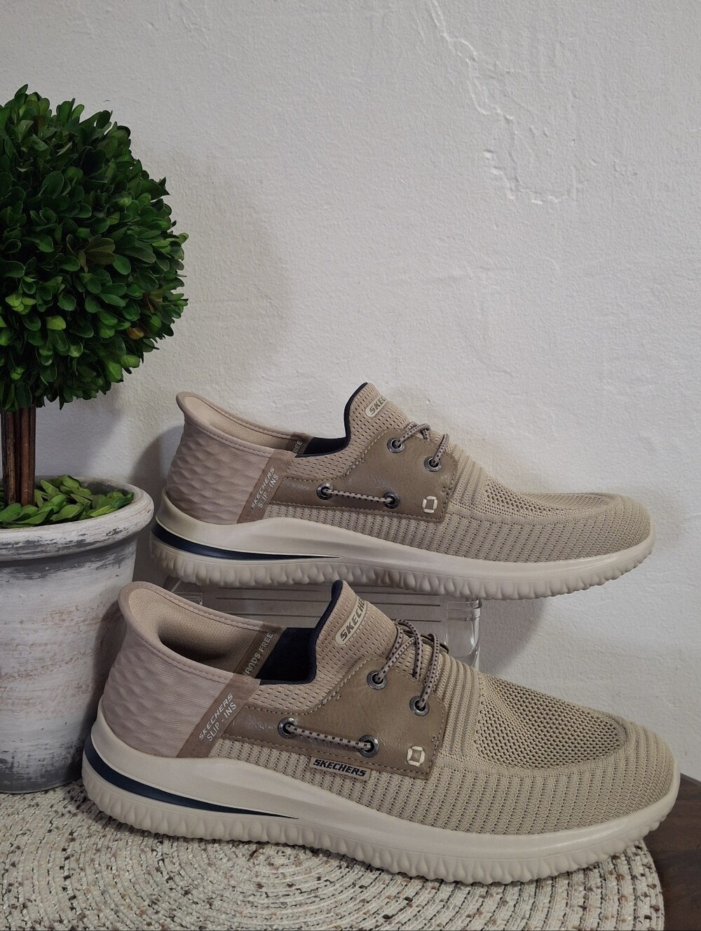 Skechers Men's Beige Lightweight Slip-ins Sneakers Size 11.
